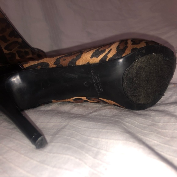 90’s Vintage Guess Black Leather Cheetah Open Toe Pumps 6 M - Picture 4 of 5
